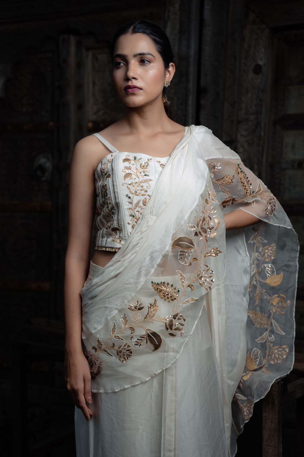 Najakatc- Off White Sleeveless Blouse with Drapped Saree