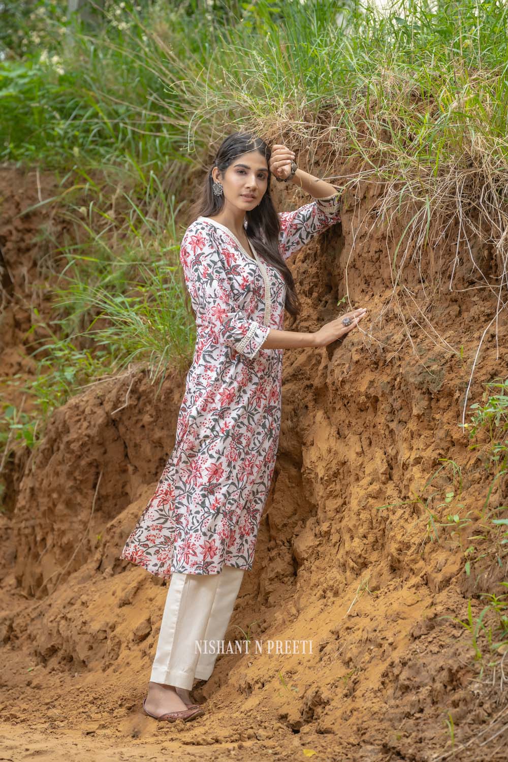 Korak - Women Off White Kurta Pant Set