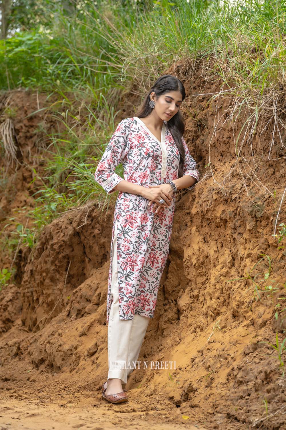 Korak - Women Off White Kurta Pant Set