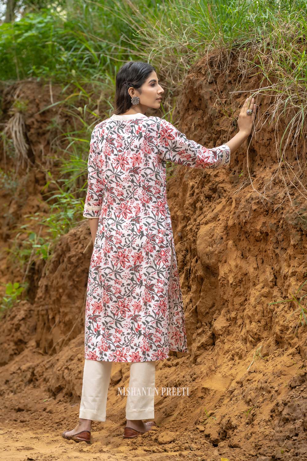 Korak - Women Off White Kurta Pant Set